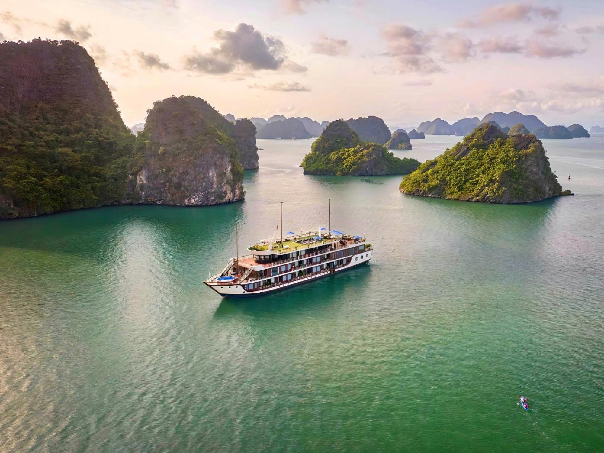 Готель Le Journey Elegance Cruise Халонг Екстер'єр фото